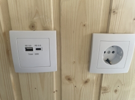 Für eure Handys ... USB und C Stecker Steckdose