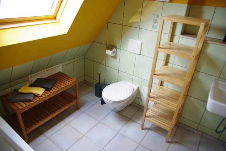 oberes Bad neben dem Schlafzimmer