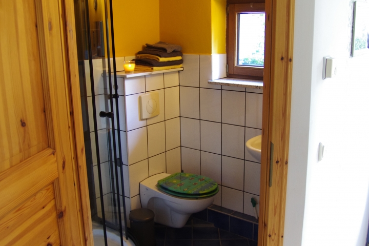 Bad mit Dusche  