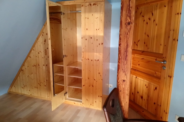 Kleiderschrank
