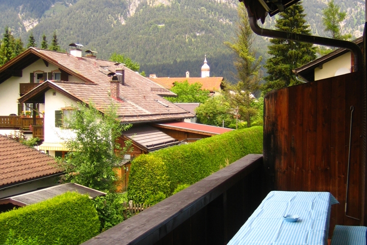 Balkon, sonniger Sitzplatz von mittags bis abends