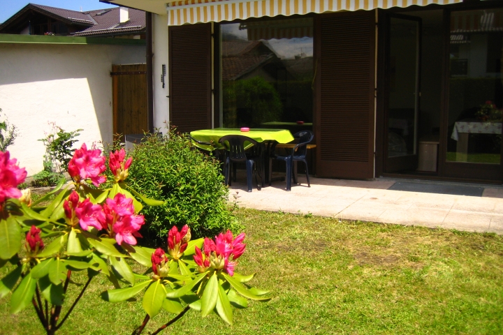 Fewo Bella: Sitzplatz auf der Terrasse mit Garten