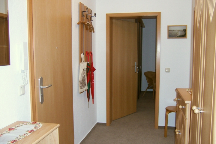 Im Flur tauchen sie ein in unsere gemütliche Ferienwohnung.