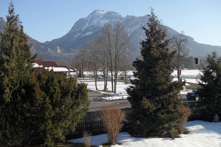 Blick zum Säuling und Schloß vom Haus aus