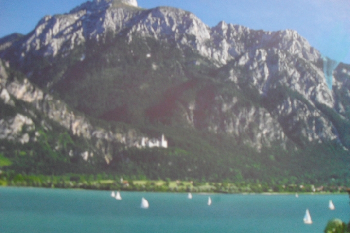 Blick über dem Forggensee zum Säuling und Schloß im Sommer