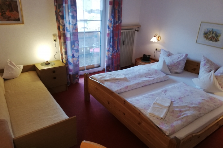 Dieses Doppel - bzw. Dreibettzimmer auch als EZ nach Absprache in Vor- und Nachsaison buchbar