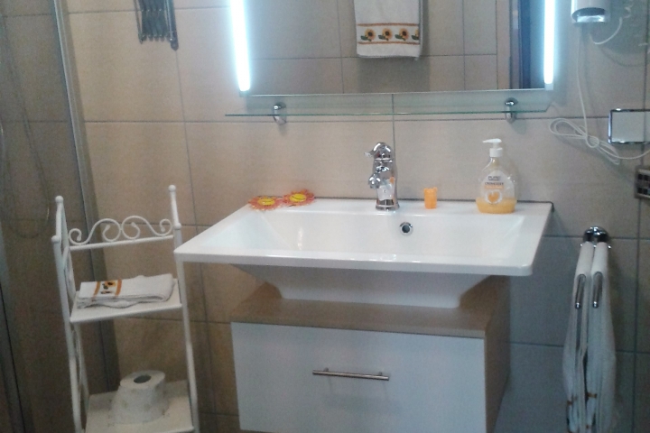 großzügiges Waschbecken,