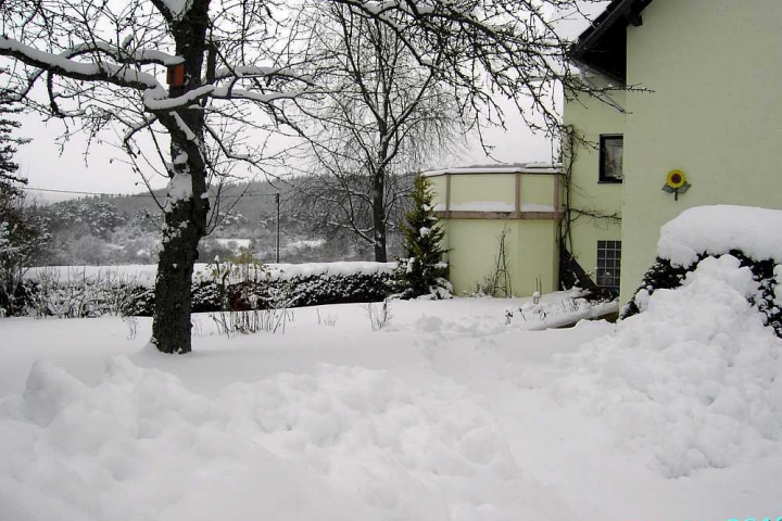 Winter in der Eifel, mit fast Schneegarntie,