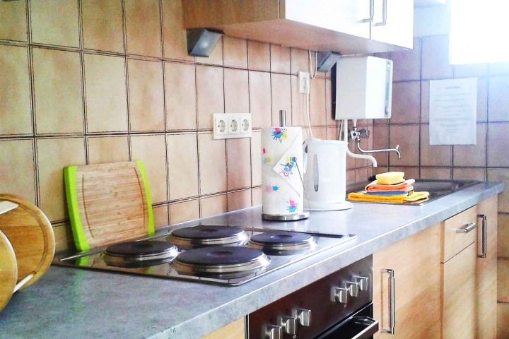 kompl. Kücheneinrichtung mit Microwelle und Backofen..........