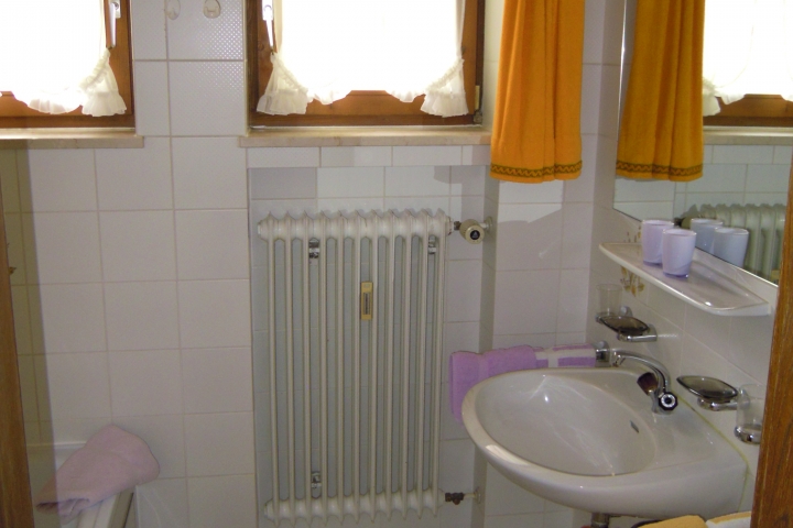 Badezimmer mit Badewanne!
