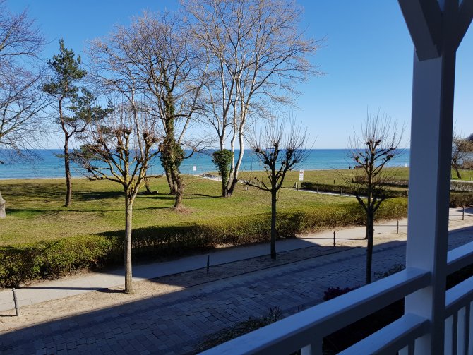 Aussicht nach rechts vom Balkon im 1.OG
