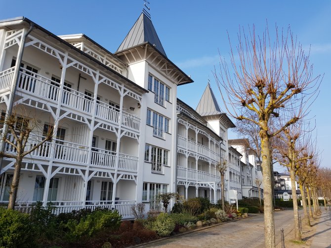 Seeschloss Binz direkt am der Strandpromenade