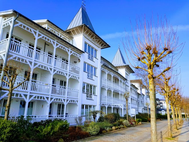 Seeschloß Binz 
direkt an der Strandpromenade