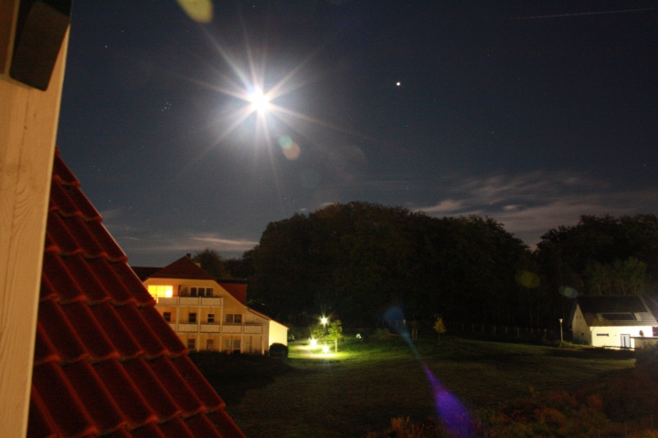 Nachts auf dem Balkon