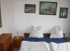 Schlafzimmer mit Qualitätsmatratzen und verstellbarem Lattenrost