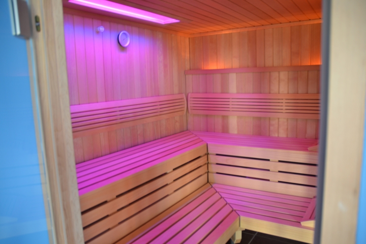 Sauna mit Farblicht-Einrichtung