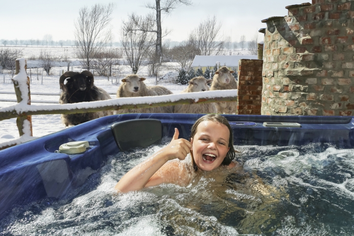 Der Aussen-Whirl-Pool im Winter