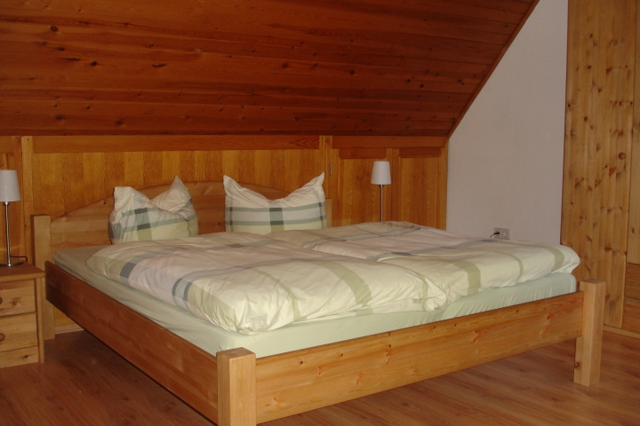 1. Schlafzimmer mit Doppelbett 180 x 200 und Einzelbett 80 x 190