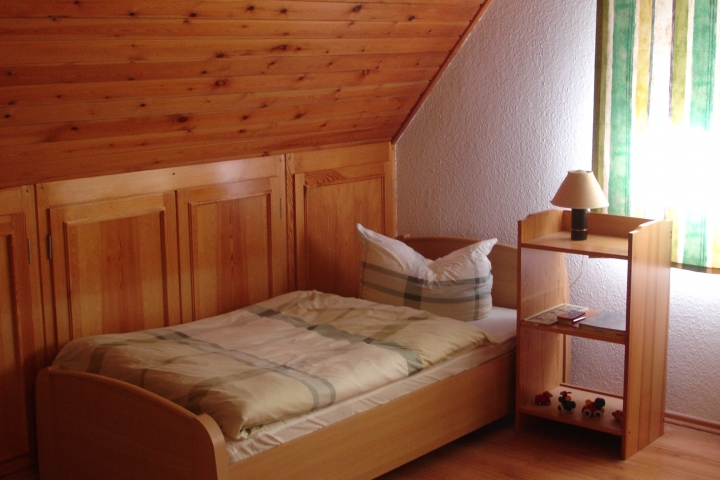 2. Schlafzimmer mit 2 Einzelbetten 90 x 190