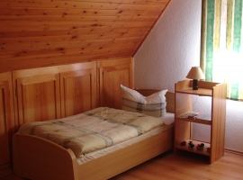 2. Schlafzimmer mit 2 Einzelbetten 90 x 190