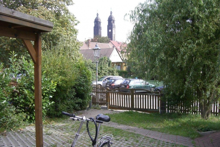 Blick zur Strehlener Kirche, dem markanten Wahrzeichen unseres Stadtteiles.