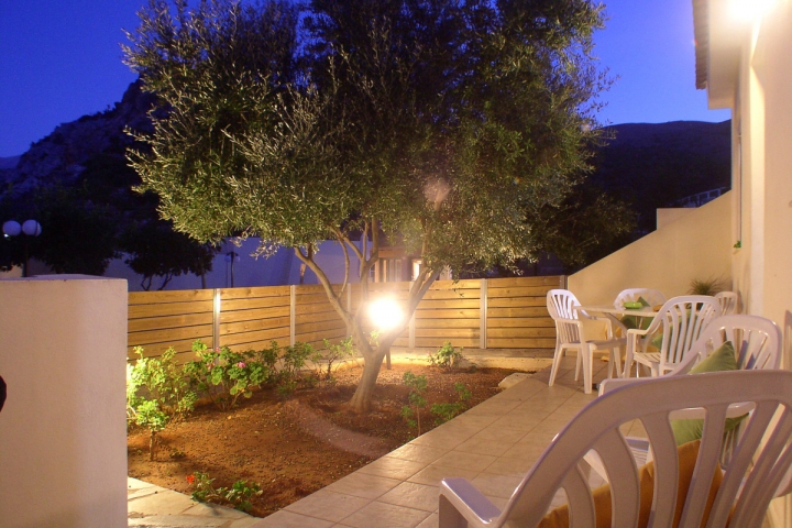 Beispiel einer Terrasse am Abend