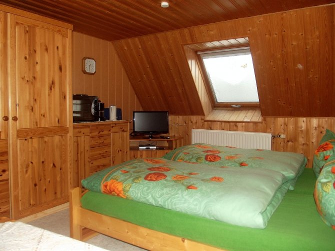 Zweibbettzimmer,2 Aufbettungen noch möglich, Babybett kann zugestellt werden