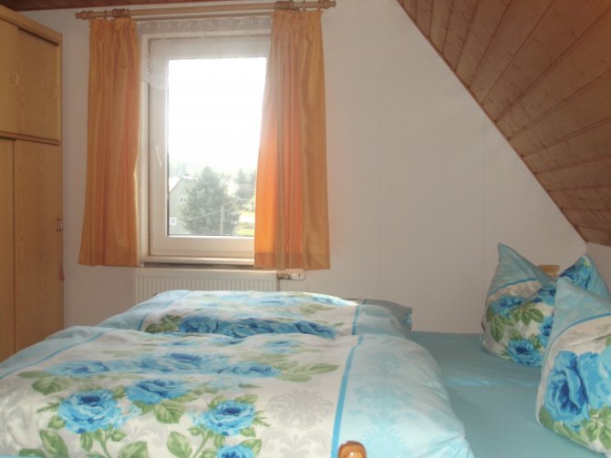 Schlafzimmer (Dachgeschoß),zusätzlich Einzel.- und Kinderbett!
