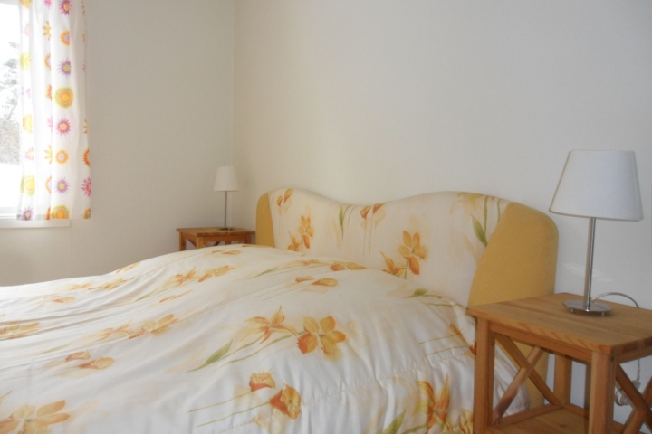 Schlafzimmer mit Doppelbett