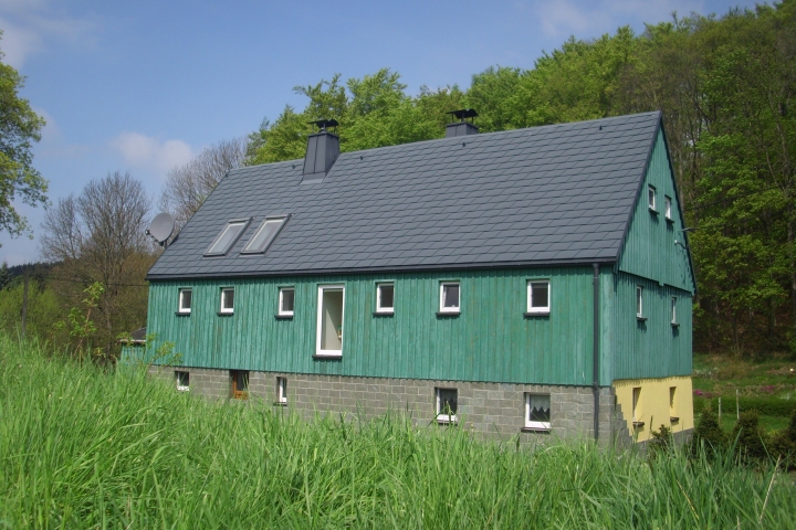 Seitenansicht Grünes Ferienhaus Nassau