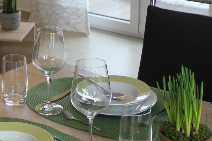 Esstisch ausziehbar
Sitzplatz für 4-6 Personen