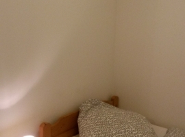 kleines Zimmer mit einem Bett,  Größe   
1,00 x 2,00   -   Apartment 2