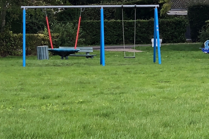 Spielplatz am Haus