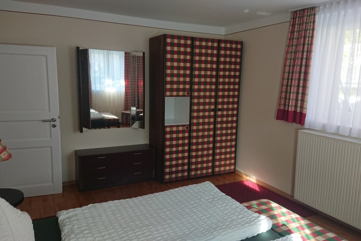 2. Schlafzimmer