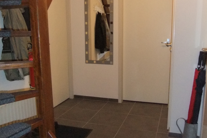 Diele mit Treppe zum DG