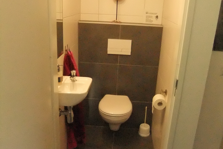 separates WC