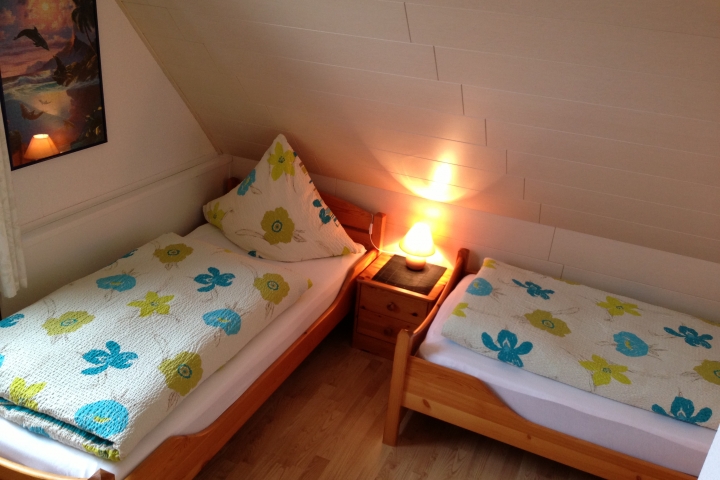 Schlafzimmer 1