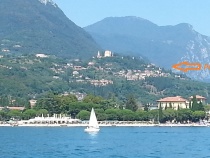 Maderno und Pulciano auf dem Hügel vom See aus