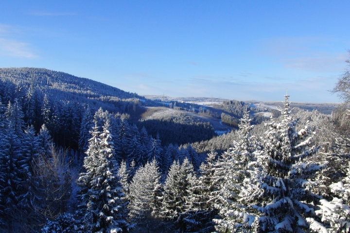 Winter Aussicht von Lichtenhain über den Thüringer Wald zum Rennsteig