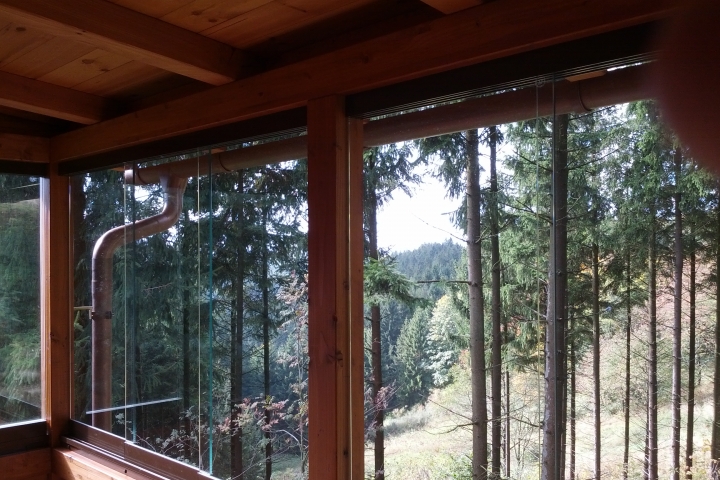verglasten Veranda , ganz nah rauscht da der Wald ...