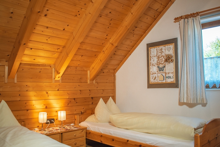 Schlafzimmer 2 von 4