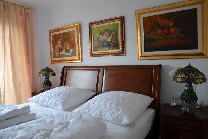 Schlafzimmer rechts Bett 180x200 mit 25cm Bulex - Matratzen