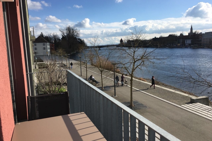 Blick vom Balkon auf den Seerhein und die Altstadt