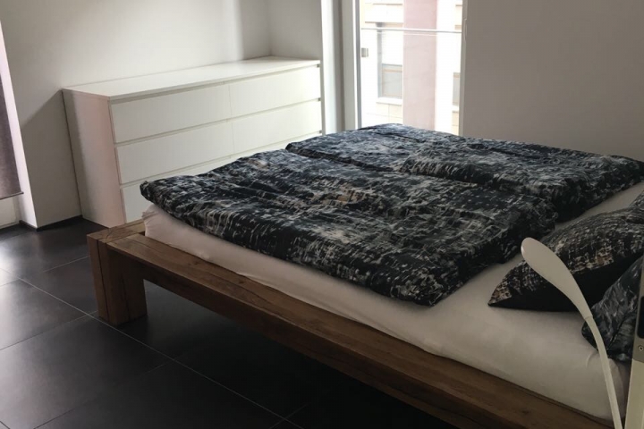 Doppelbett im Schlafzimmer