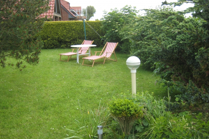 Haus Schonerweg - im Garten