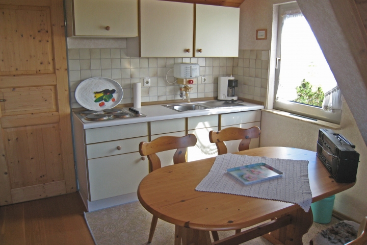 Haus Schonerweg - obere Wohnung - Küche mit Essbereich