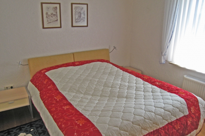 Haus Schonerweg - untere Wohnung - Schlafzimmer