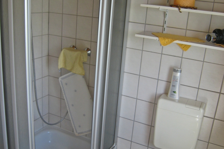 Haus Schonerweg - obere Wohnung - Badezimmer