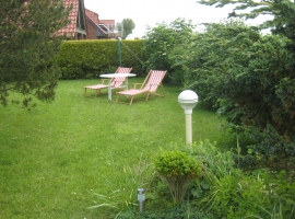 Haus Schonerweg - im Garten