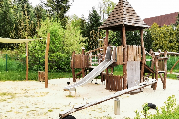 Der große Spielplatz ist 4km entfernt.